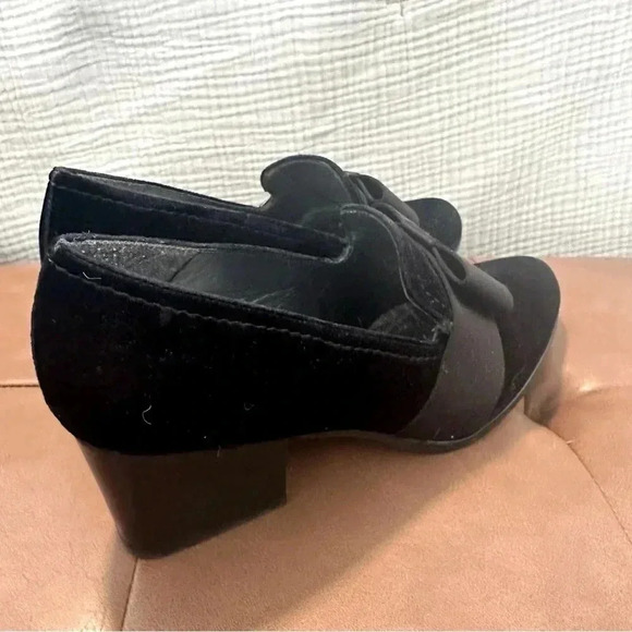 Stuart Weitzman Bow Loafers With Heel Black Velvet Size 8 EUC - Picture 6 of 12